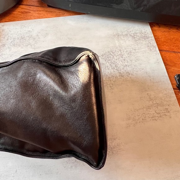 CHANEL Black Shoulder Bag - Picture 5 of 15